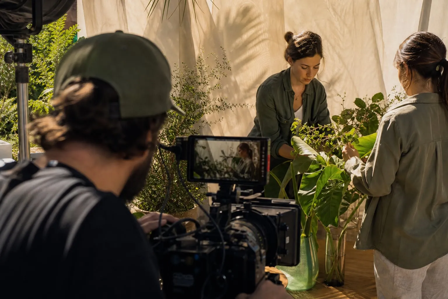 Filmagem de moda sustentável: espaços, luz e som práticos